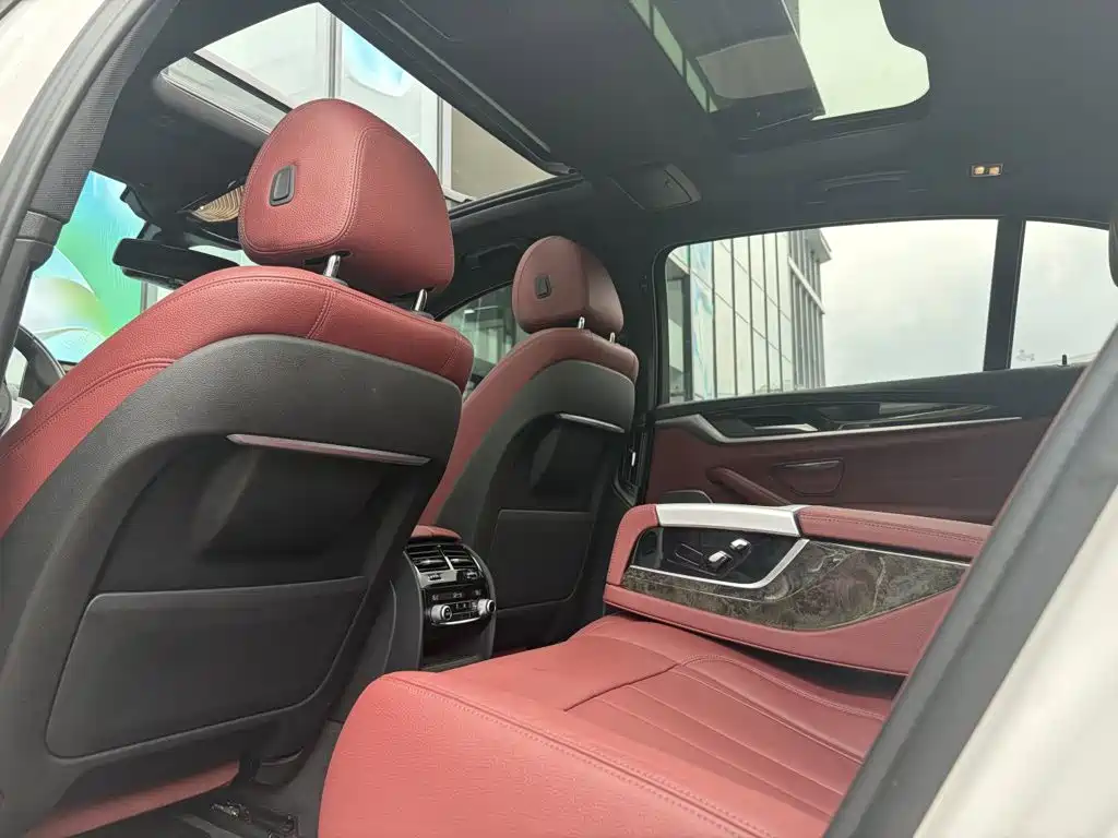 BMW 5 Series — миниатюра 2