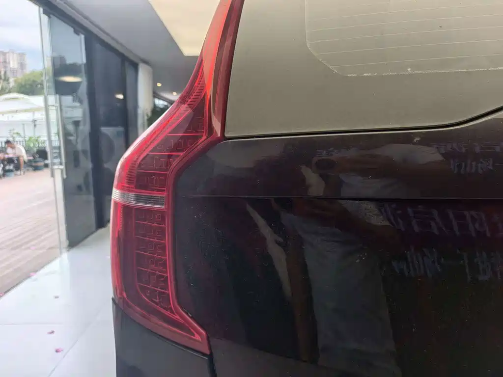 Volvo XC90 — миниатюра 6