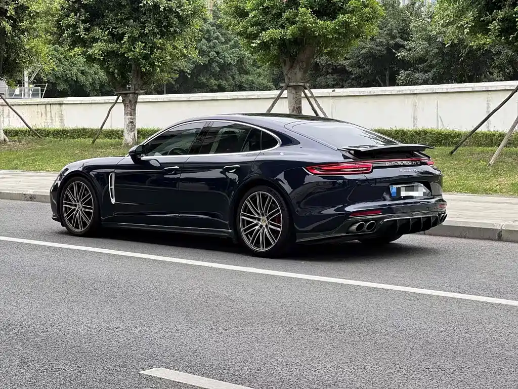 PORSCHE PANAMERA