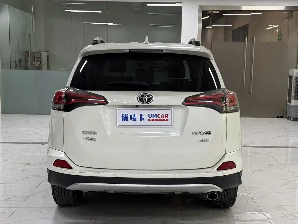 Toyota RAV4 — миниатюра 5