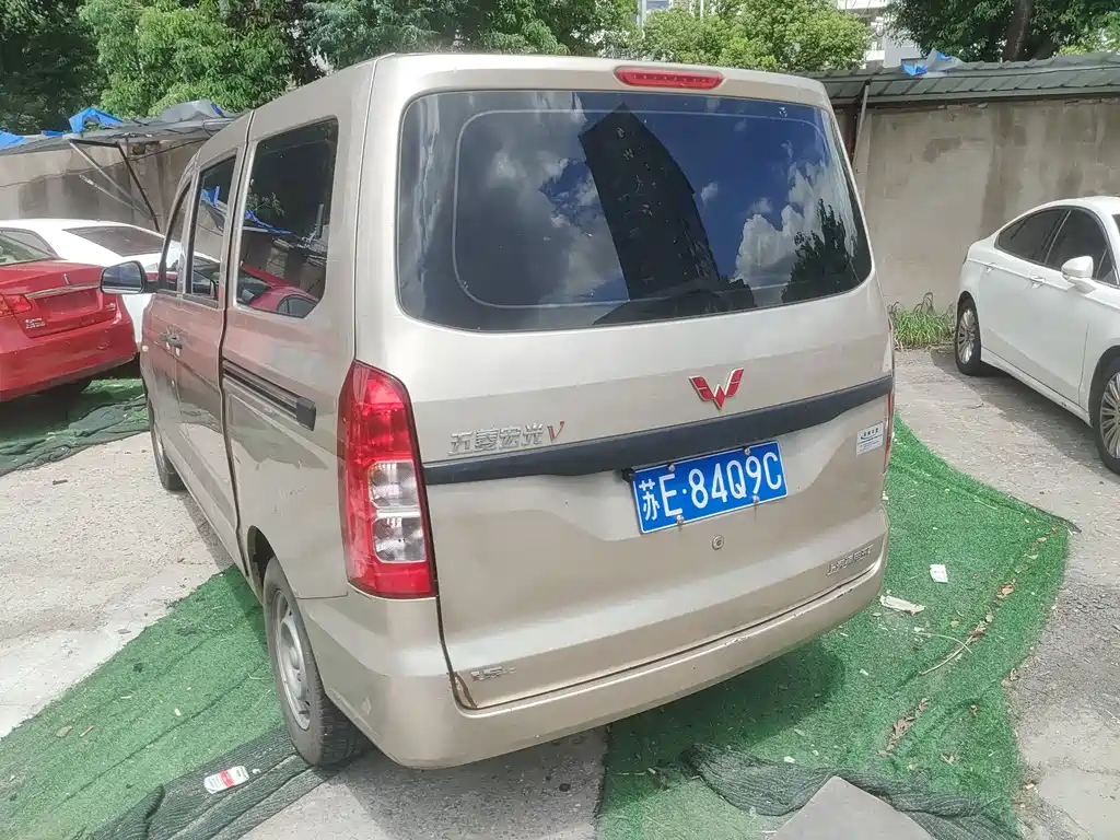Wuling Hongguang V — миниатюра 5