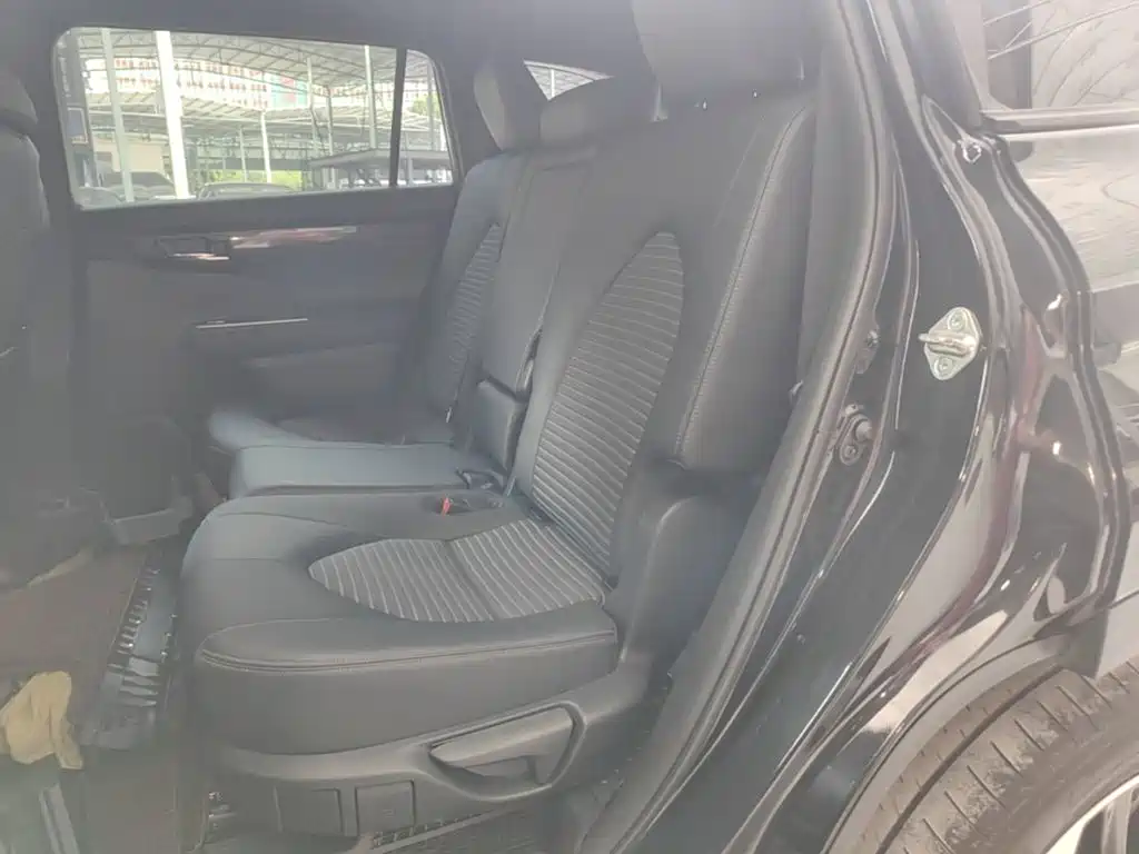 Toyota Crown Kluger — миниатюра 17