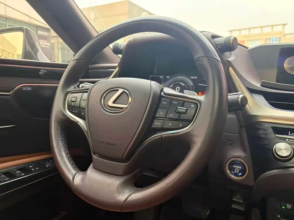 Lexus ES — миниатюра 9