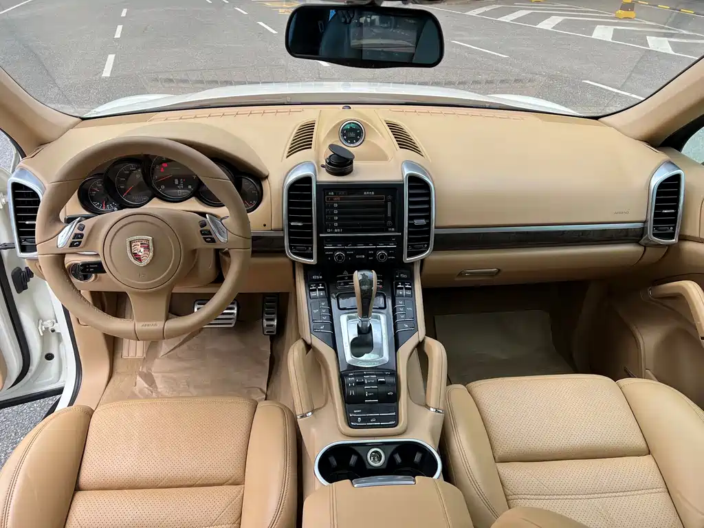 Porsche Cayenne — миниатюра 9