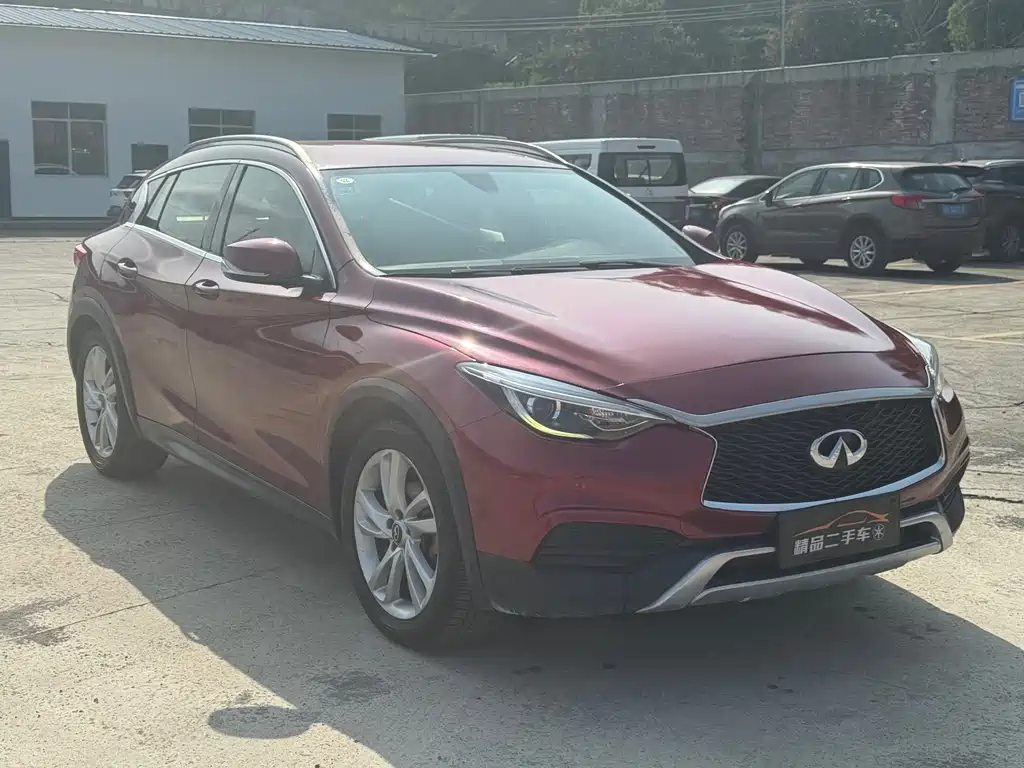 INFINITI QX30