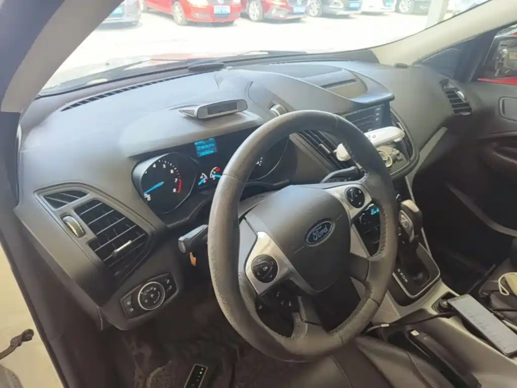 Ford Kuga — миниатюра 10