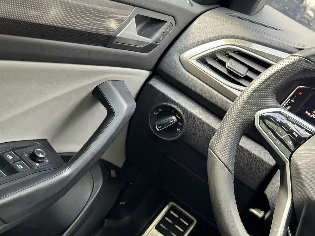 Volkswagen T-Roc — миниатюра 22