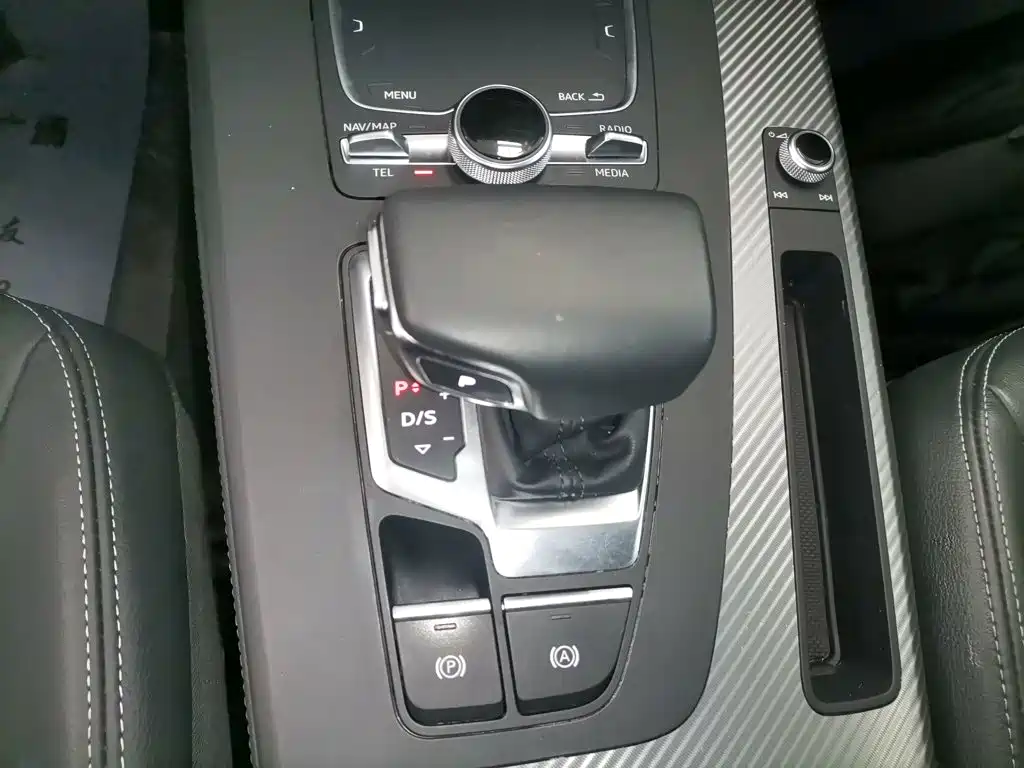 Audi Q5L — миниатюра 14