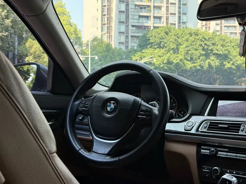 BMW 7 Series — миниатюра 15
