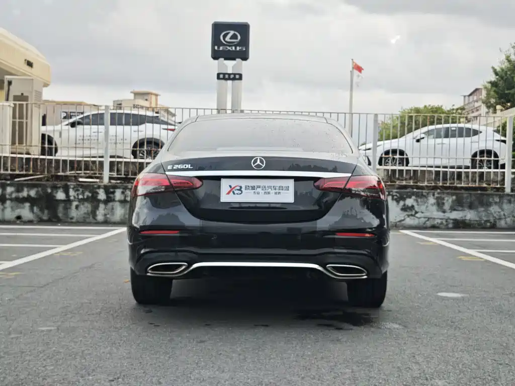 Mercedes-Benz E-Class — миниатюра 6