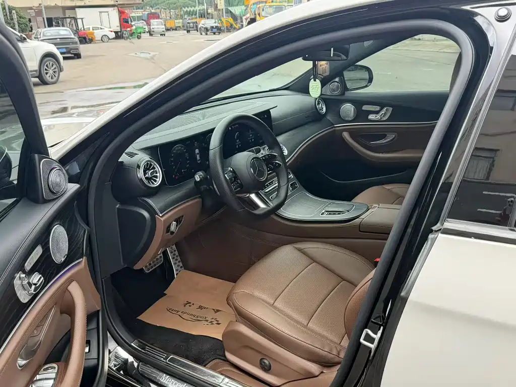 Mercedes-Benz E-Class — миниатюра 4