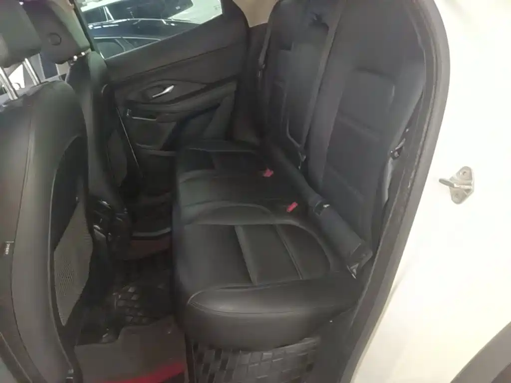 Jaguar E-PACE — миниатюра 17
