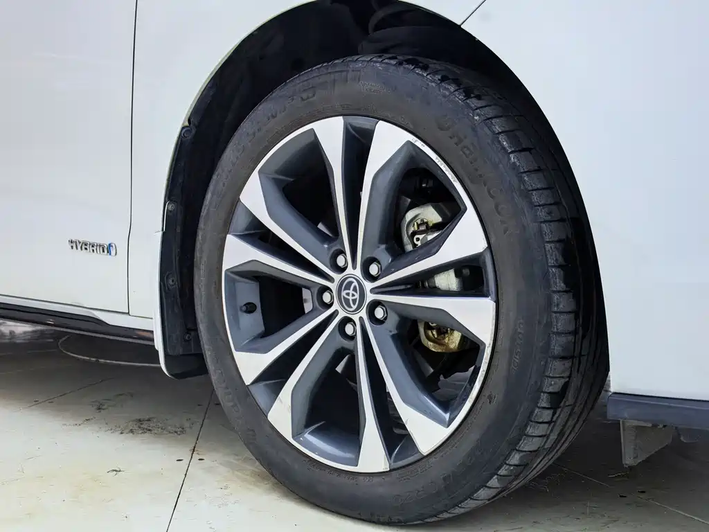 Toyota Granvia 2022 2.5L Luxury