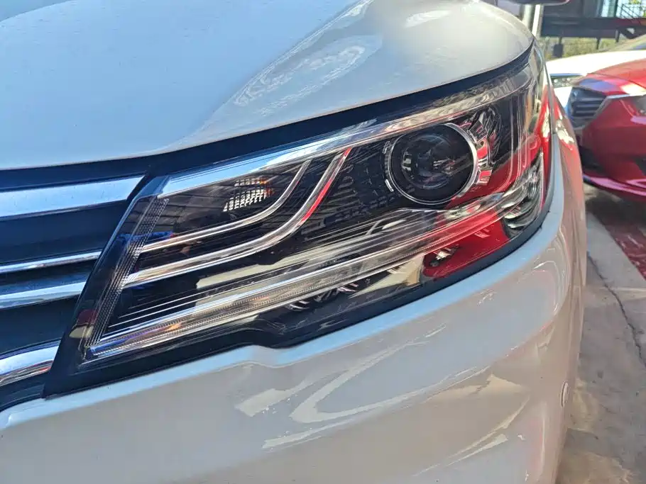Roewe RX3 — миниатюра 5