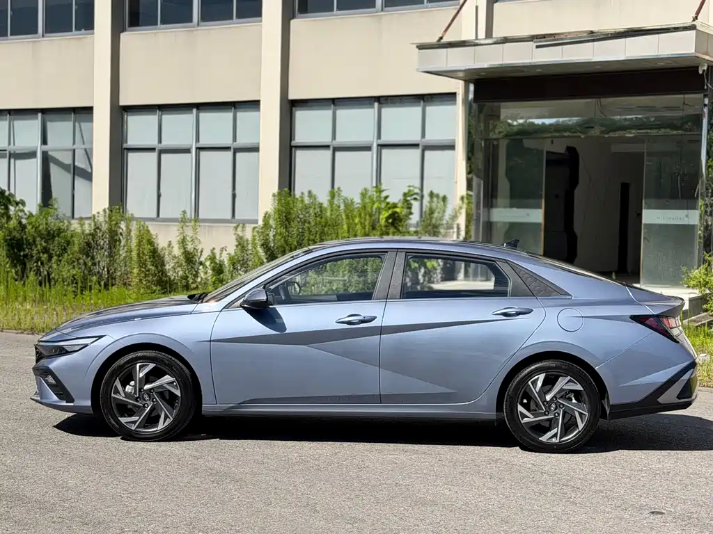 Hyundai Elantra — миниатюра 7