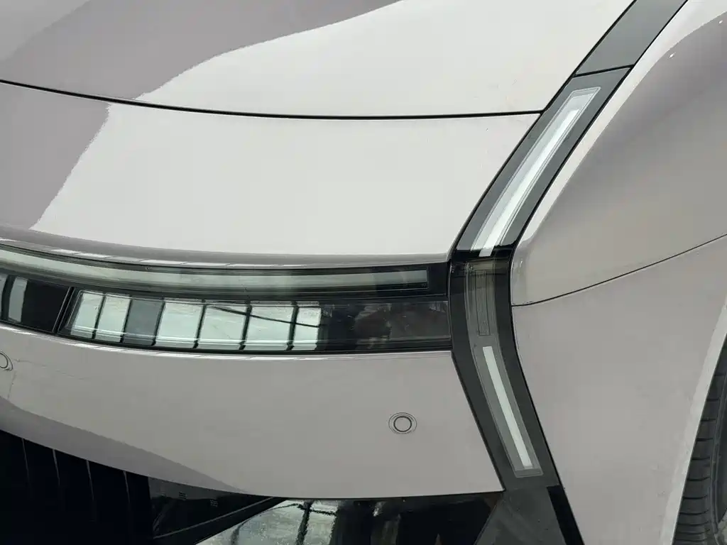 XPeng P7 — миниатюра 9