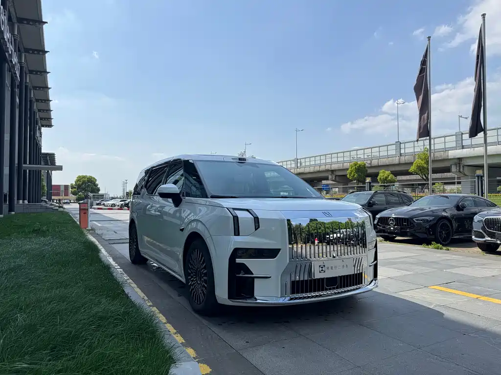 Zeekr 009 2024 мест 108kWh