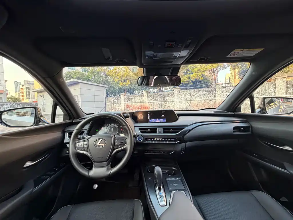 Lexus UX New Energy — миниатюра 6