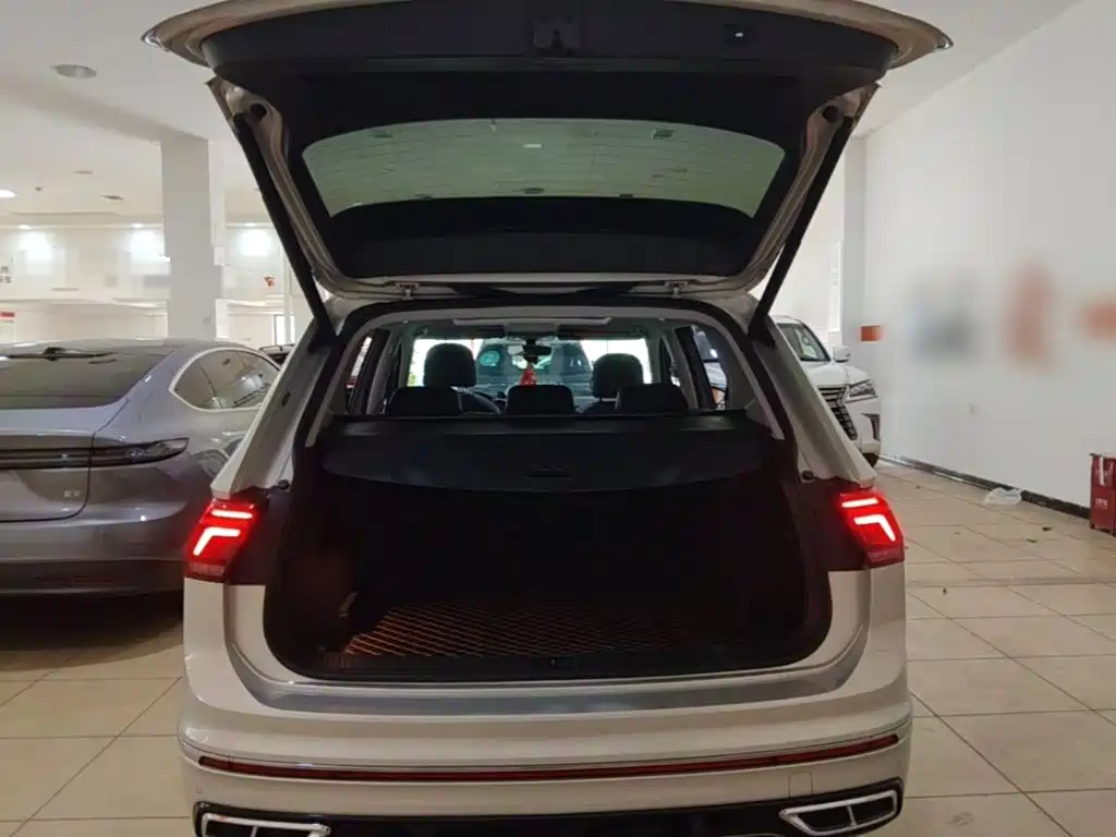 Volkswagen Tiguan L — миниатюра 19