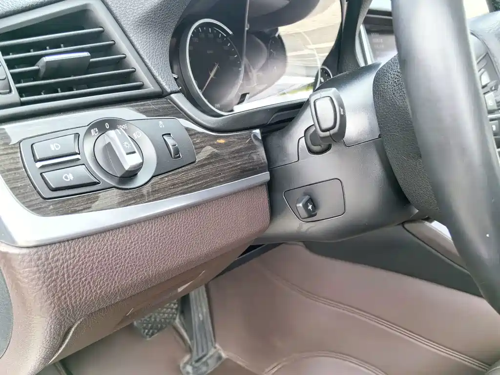 BMW 5 Series — миниатюра 11