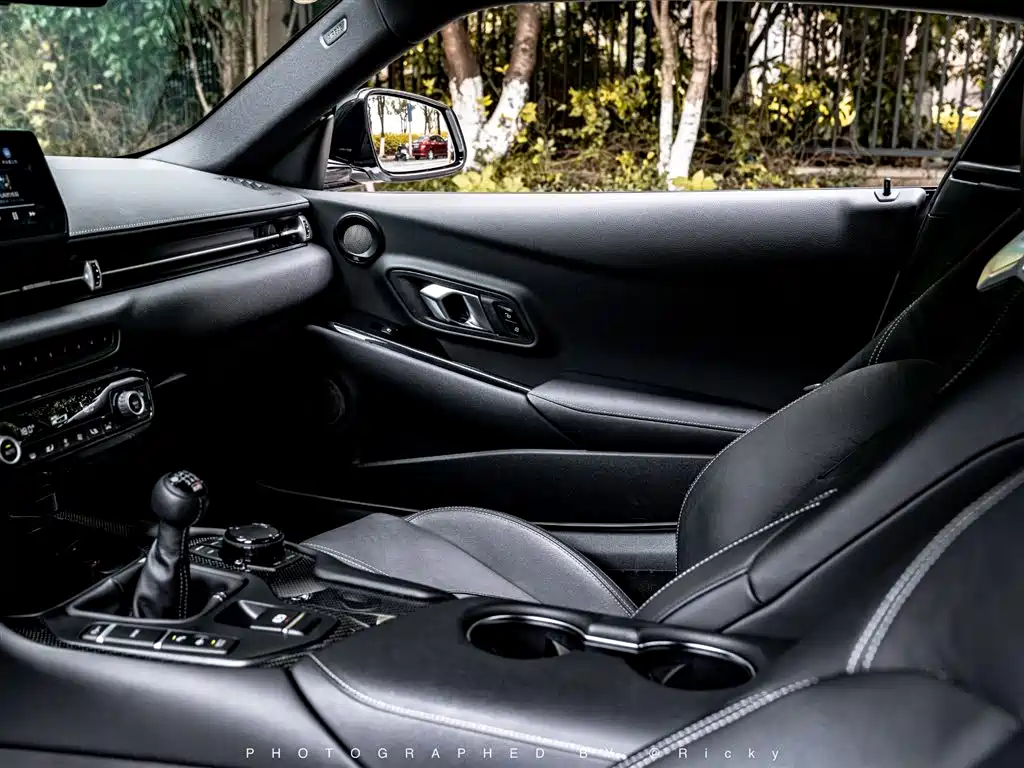 Toyota Supra — миниатюра 8