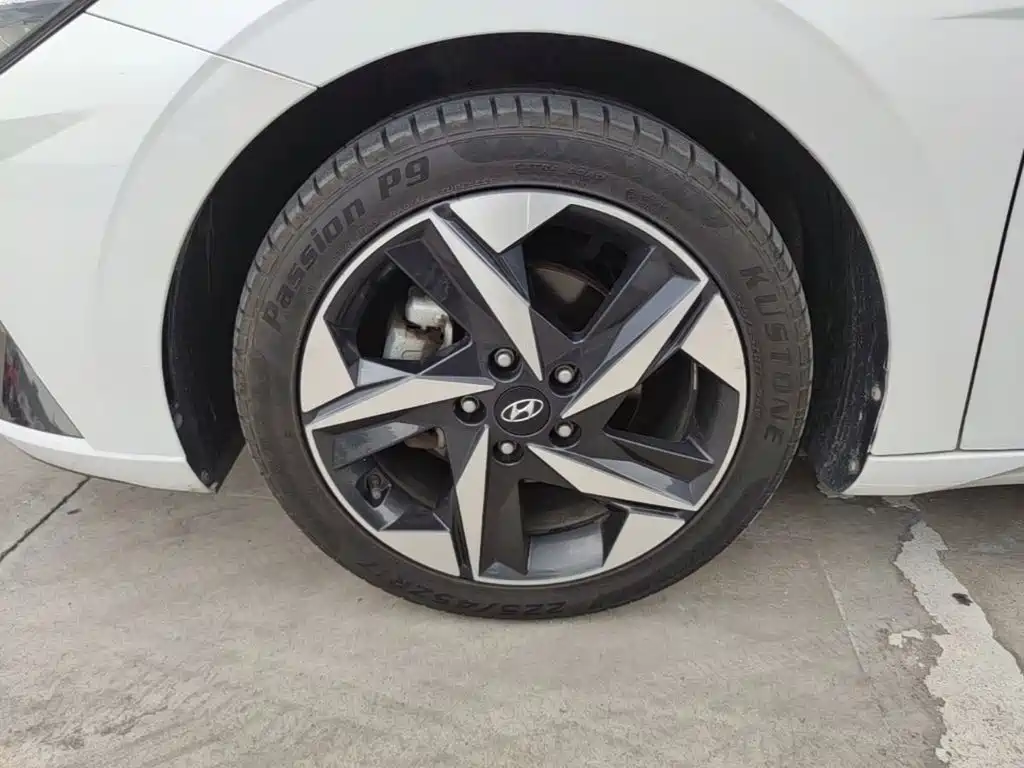 Hyundai Elantra — миниатюра 23