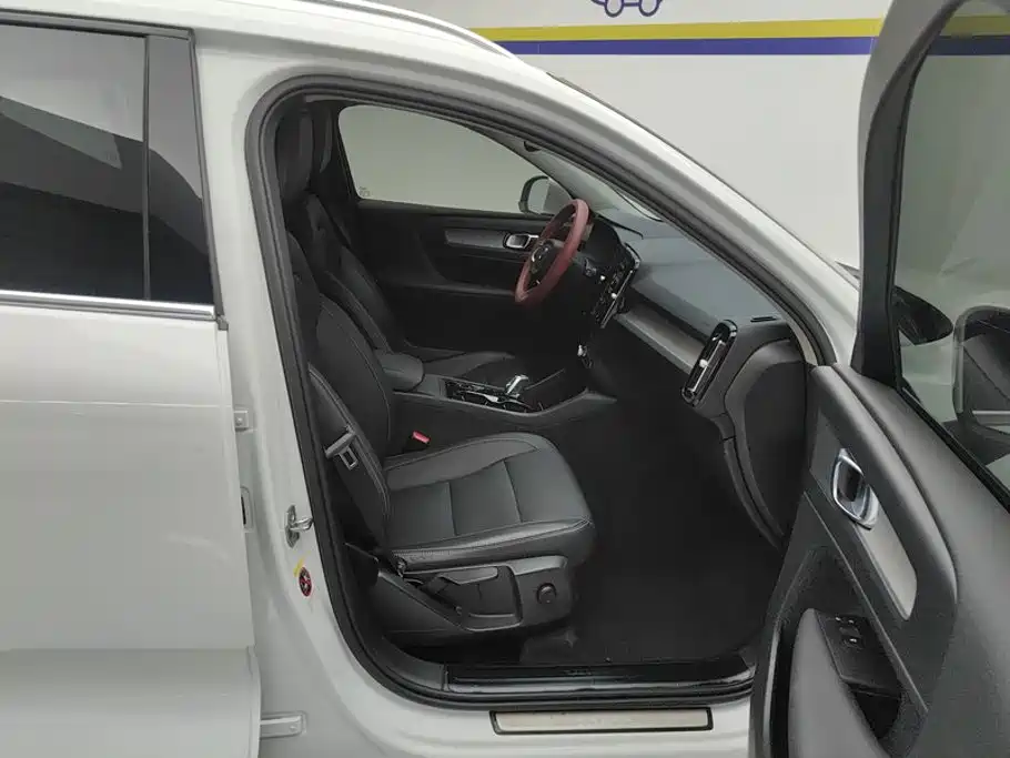 Volvo XC40 — миниатюра 8