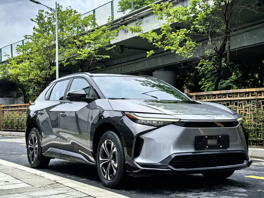 Toyota bZ4X — миниатюра 3