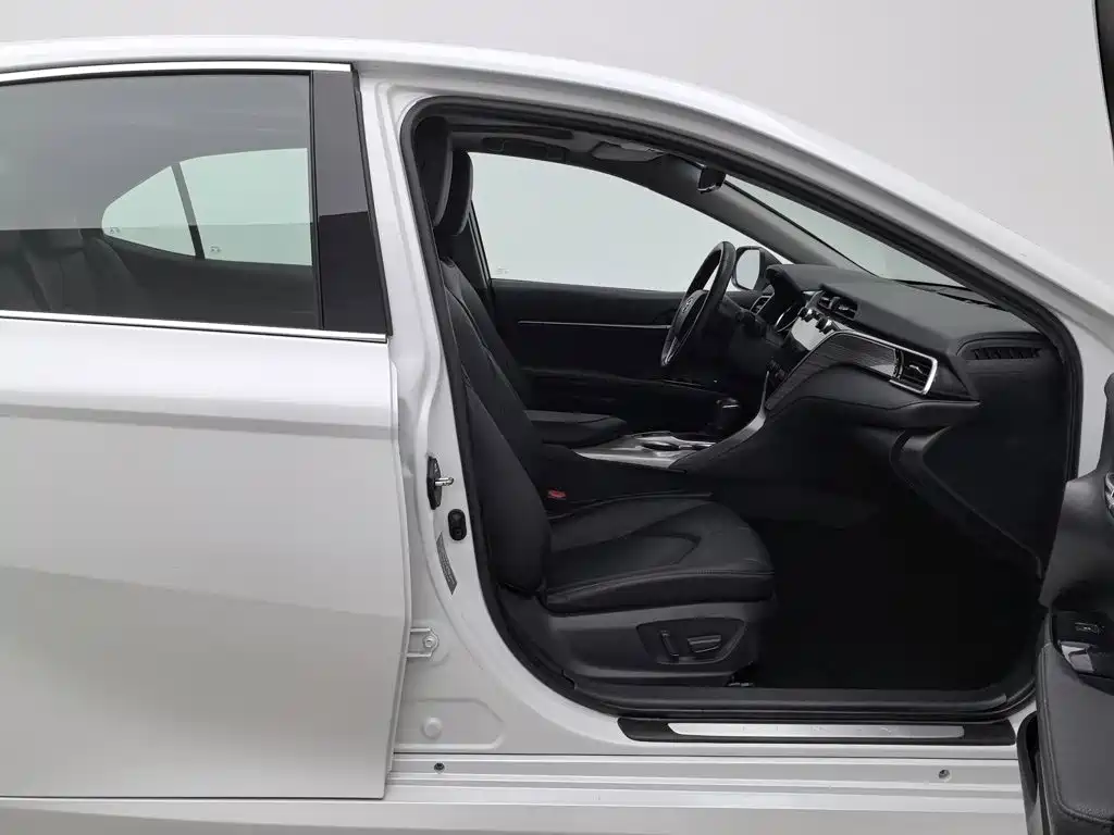 Toyota Camry — миниатюра 23