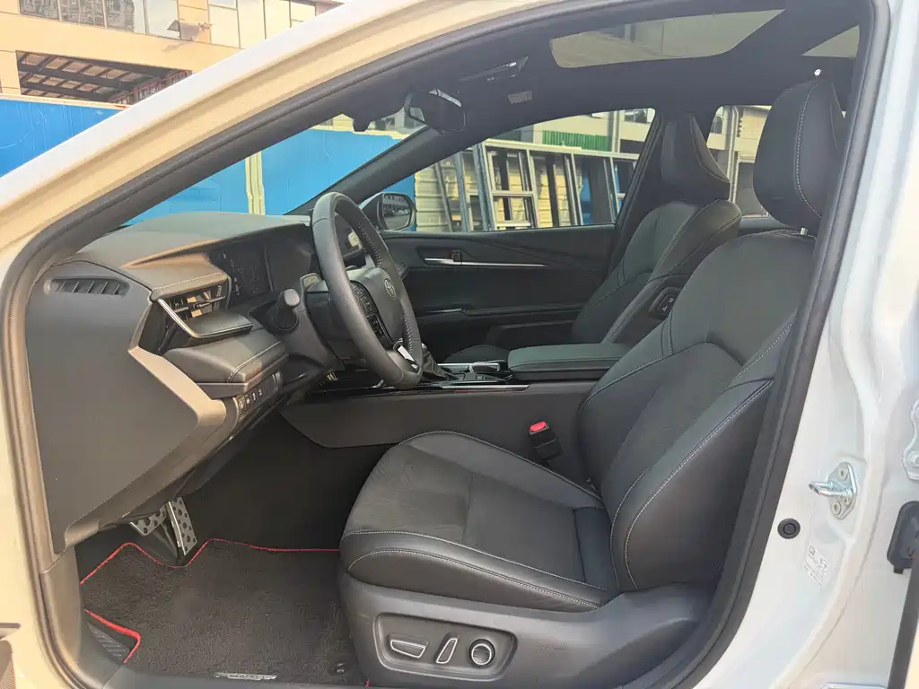 Toyota Camry — миниатюра 4