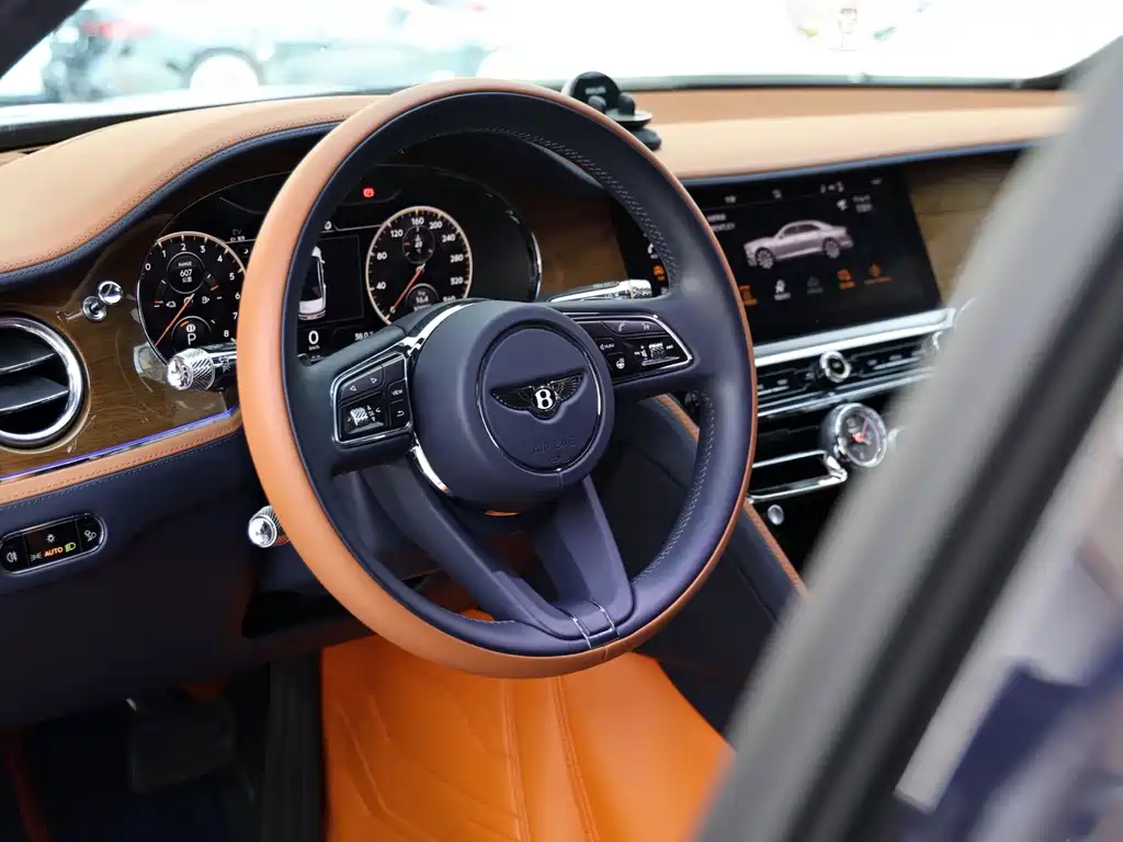 Bentley Flying Spur PHEV — миниатюра 11