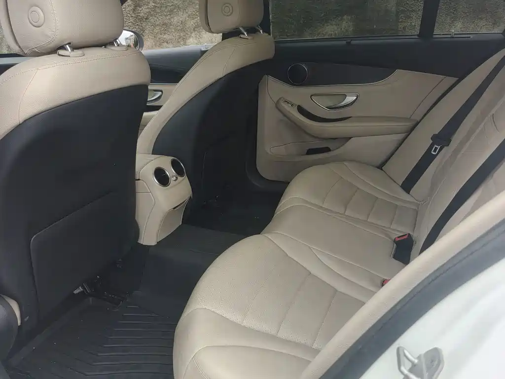 Mercedes-Benz C-Class — миниатюра 8