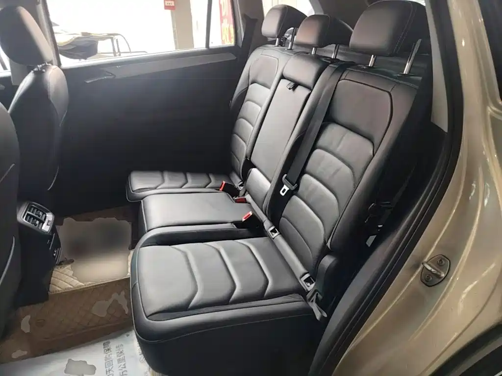 Volkswagen Tiguan L — миниатюра 17