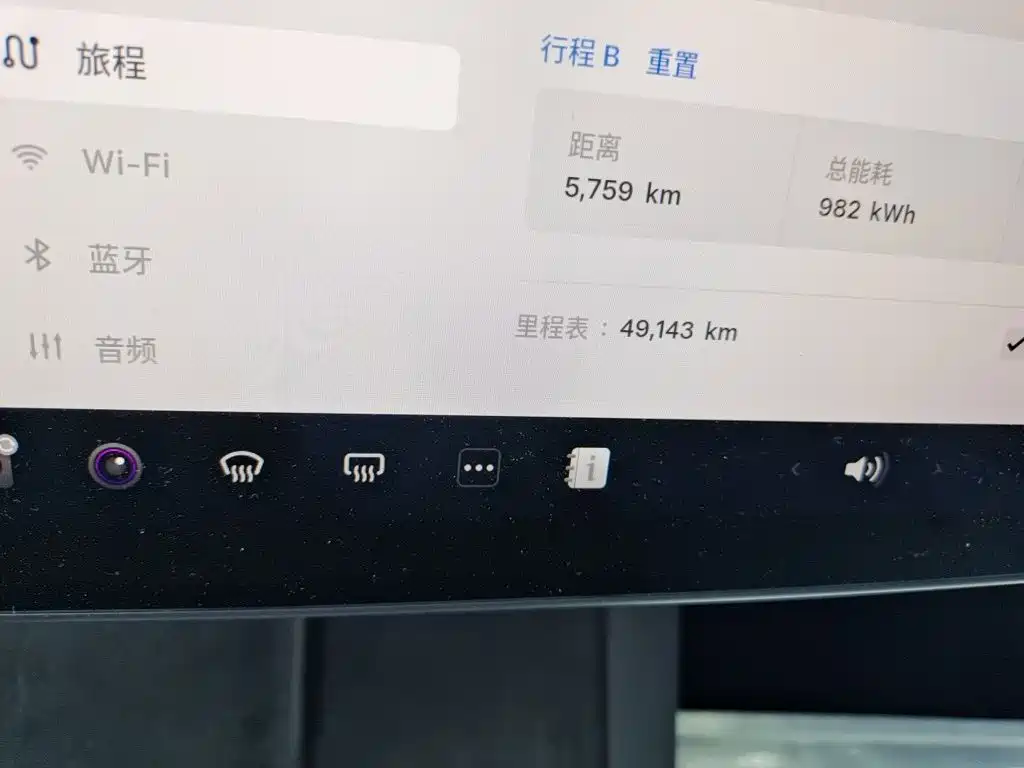 Tesla Model Y — миниатюра 5