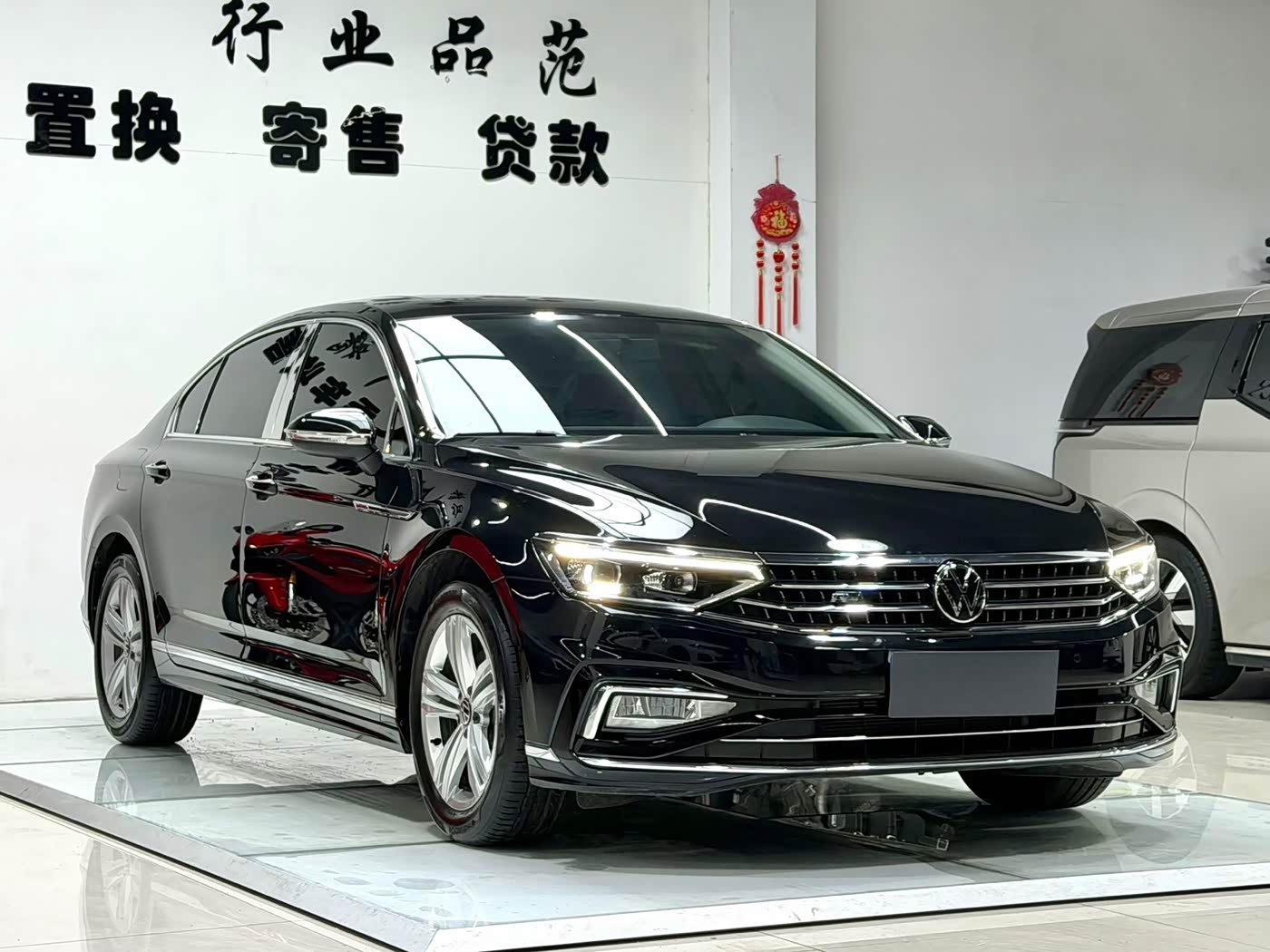Volkswagen Magotan 1.4 л 2023 г. Чёрный, пробег 10500 км