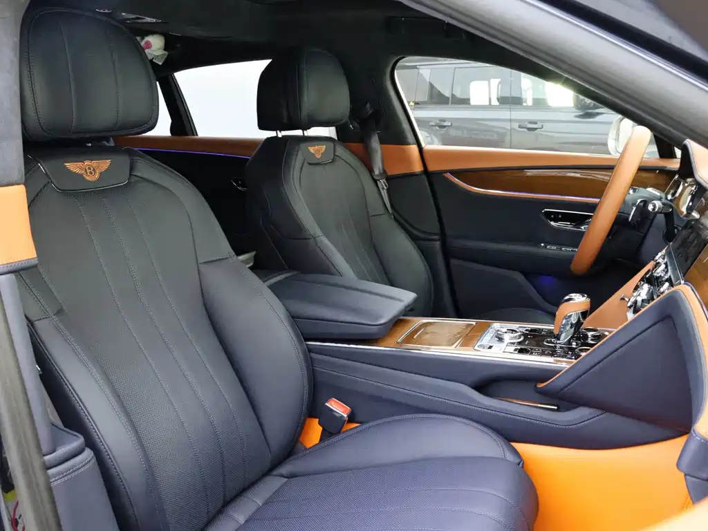 Bentley Flying Spur PHEV — миниатюра 14