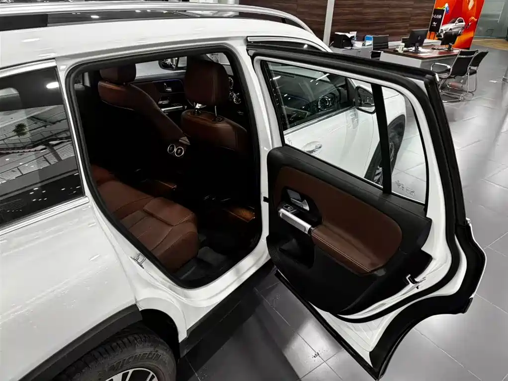 Mercedes-Benz GLB — миниатюра 18