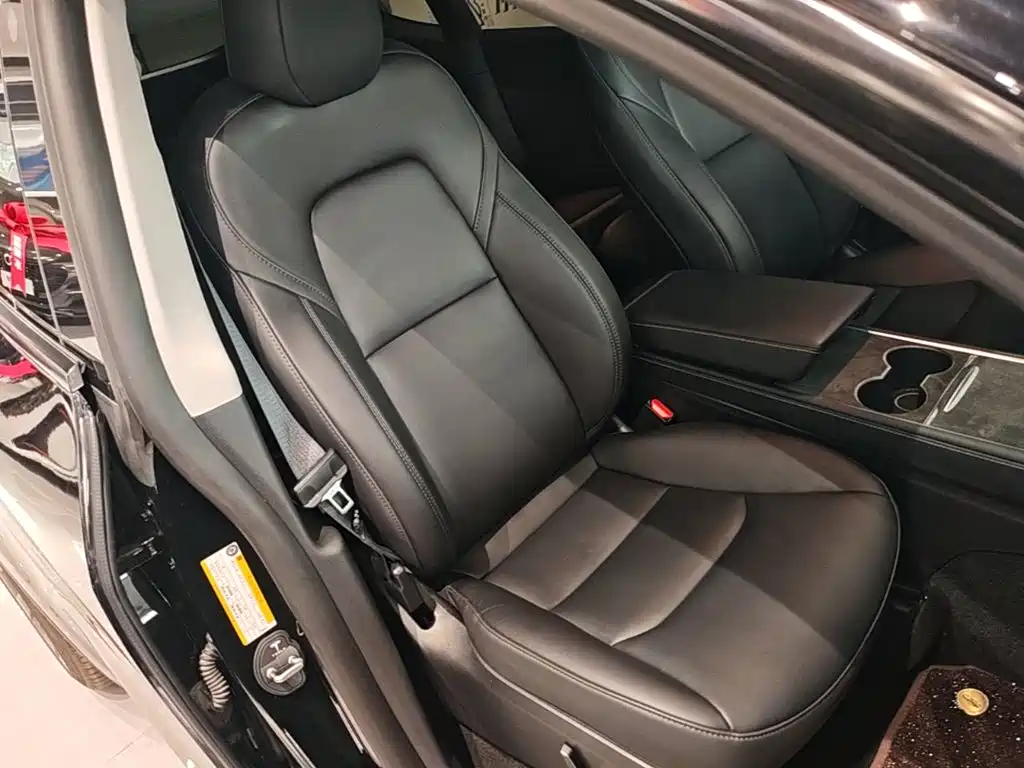 Tesla Model Y — миниатюра 25