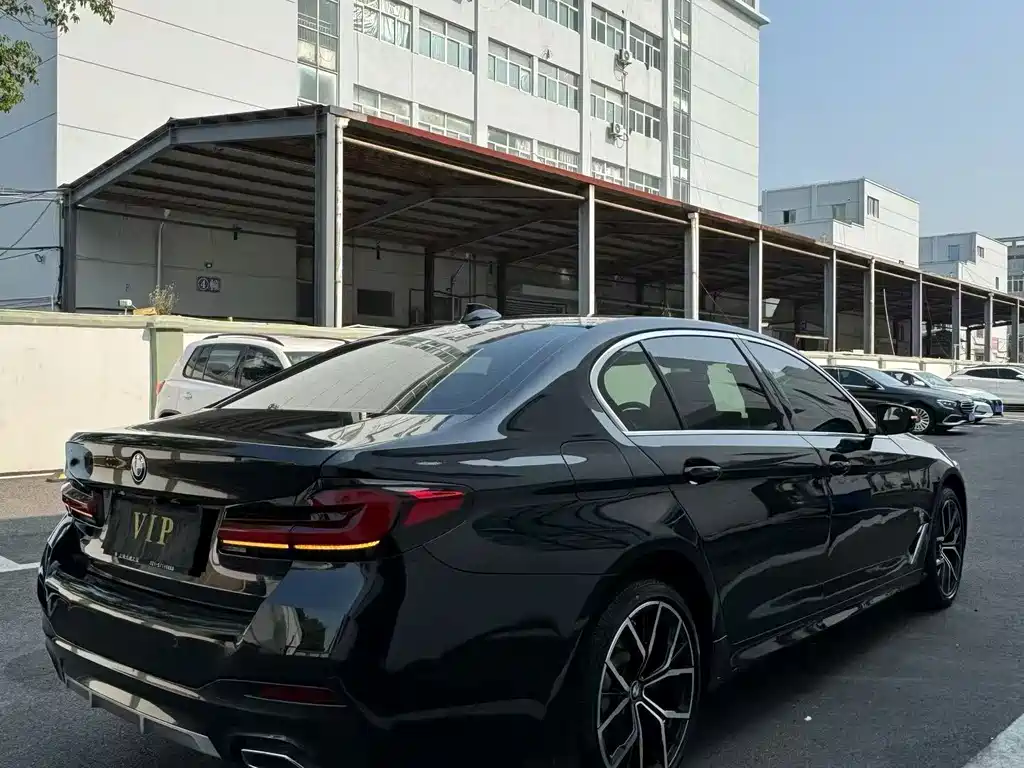 BMW 5 Series — миниатюра 8