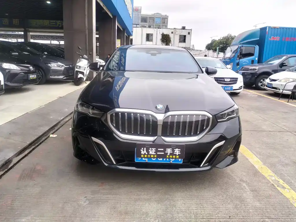 BMW 5 SERIES