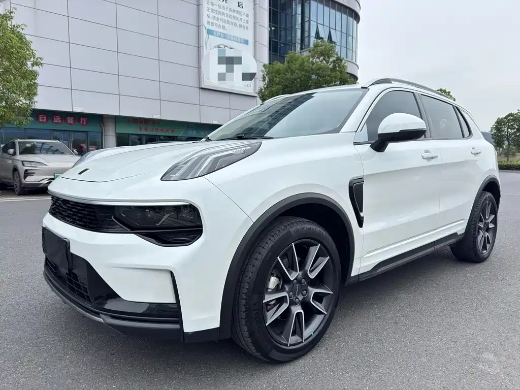 Lynk & Co 01