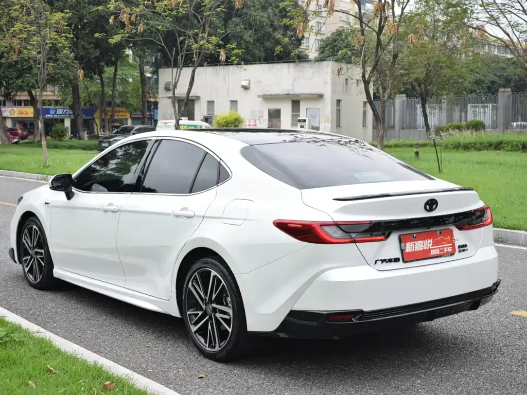 Toyota Camry 2024 2.0HS Sport