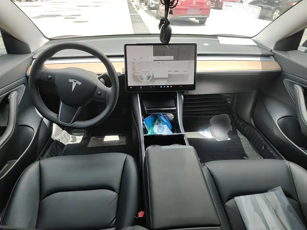 Tesla Model 3 — миниатюра 10