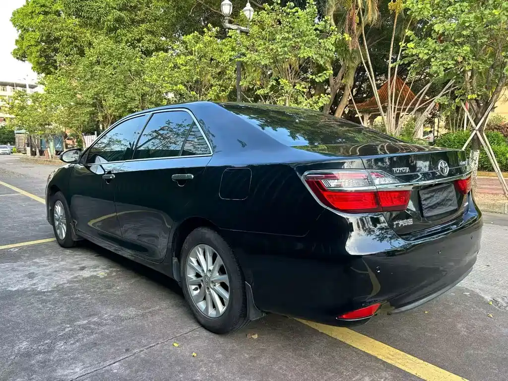 Toyota Camry — миниатюра 9