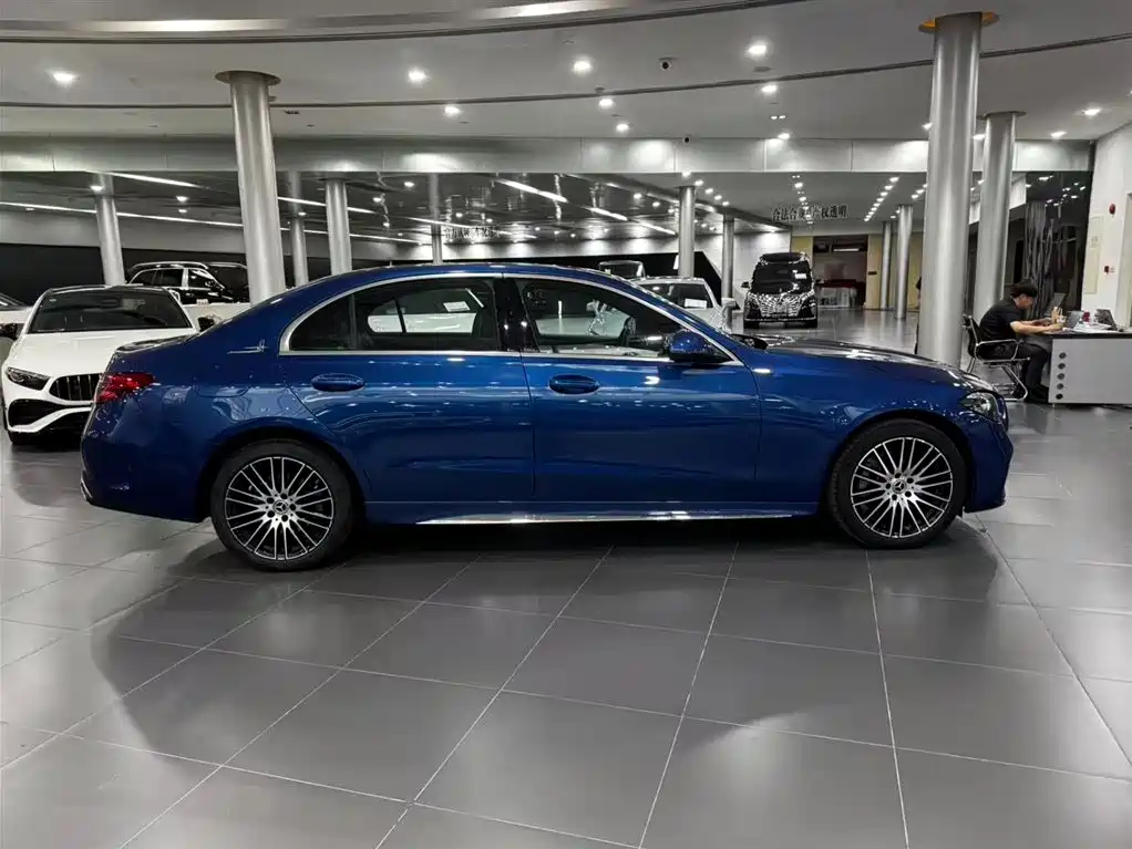Mercedes-Benz C-Class — миниатюра 6