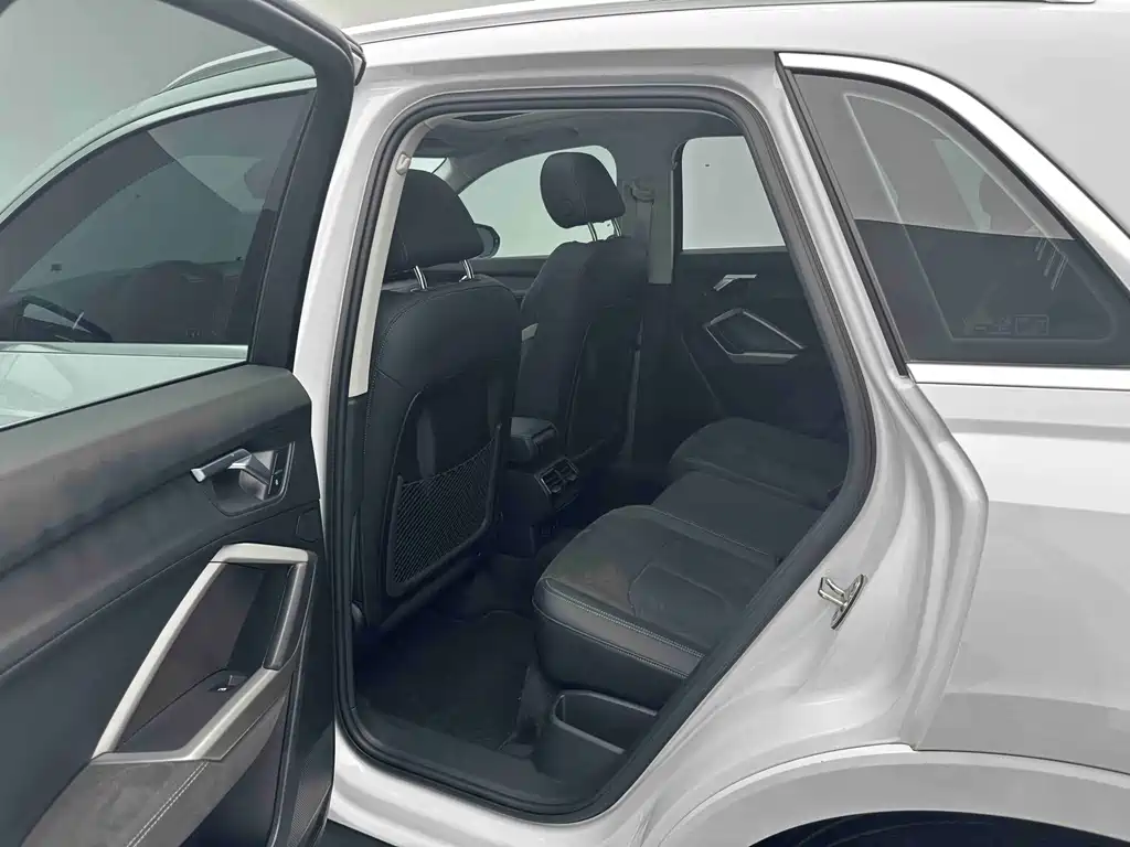 Audi Q3 — миниатюра 12