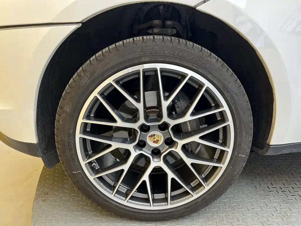 Porsche Macan — миниатюра 7
