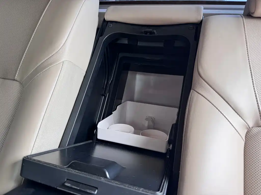 BMW 7 Series — миниатюра 15