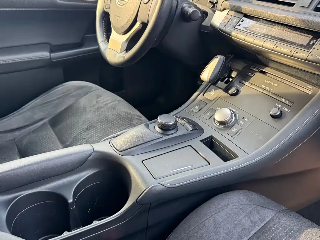 Lexus CT — миниатюра 13