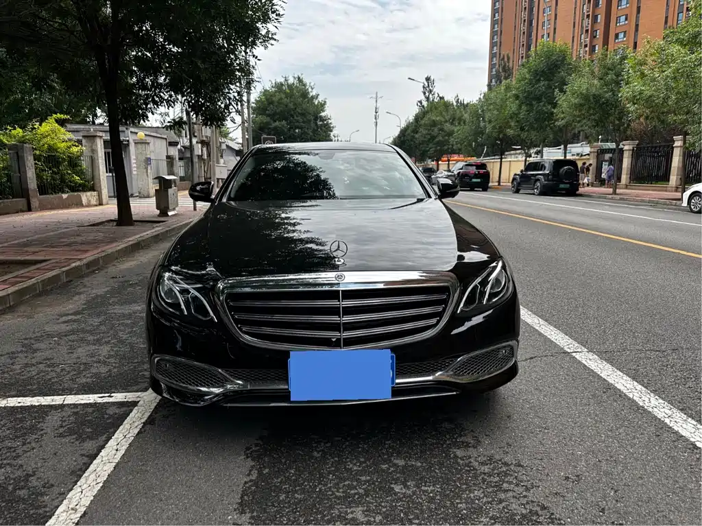 Mercedes-Benz E-Class — миниатюра 2